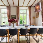 Prázdninový dům Spacious Mansion In With Garden