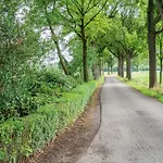 Spacious Mansion In With Garden Prázdninový dům *