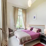 Spacious Mansion In With Garden Prázdninový dům *