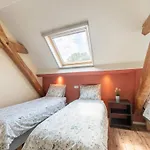 Spacious Mansion In With Garden