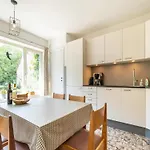 Prázdninový dům Spacious Mansion In With Garden