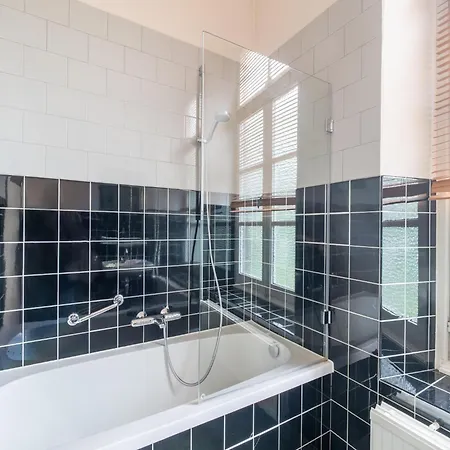 Spacious Mansion In With Garden Swolgen