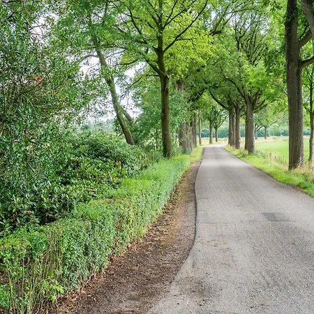 Spacious Mansion In With Garden Holiday home *