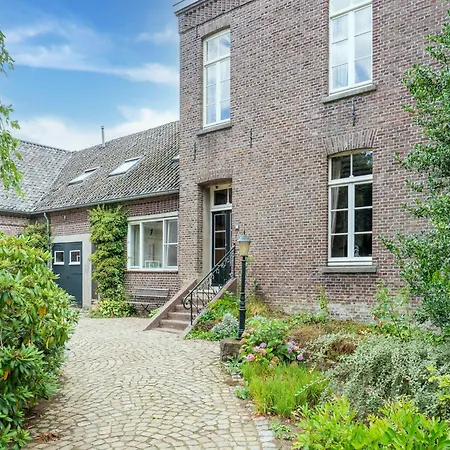 Holiday home Spacious Mansion In With Garden Swolgen