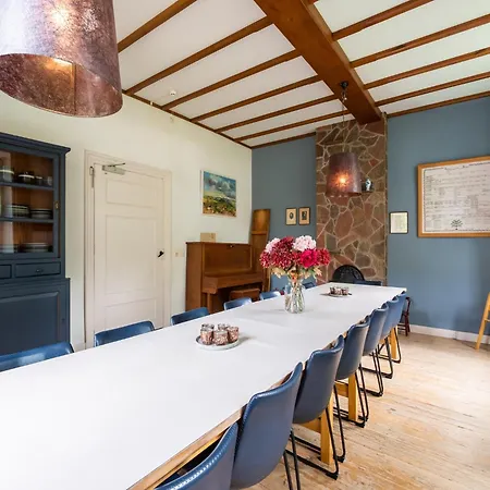 Holiday home Spacious Mansion In With Garden