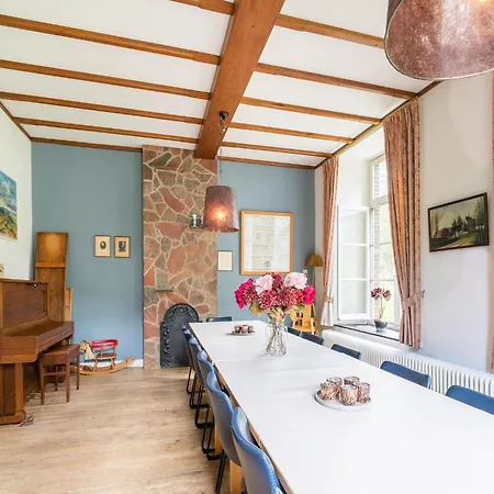 Дом отдыха Spacious Mansion In With Garden