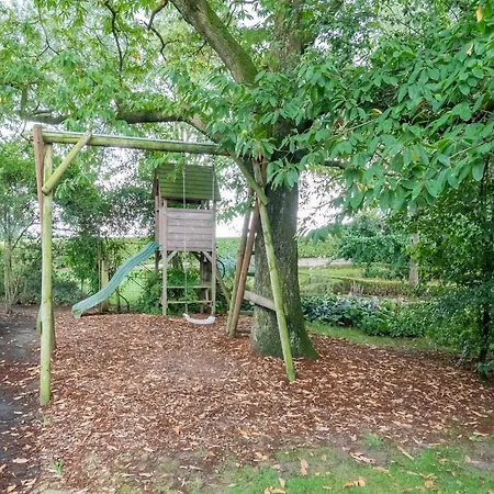 Spacious Mansion In With Garden Holiday home *