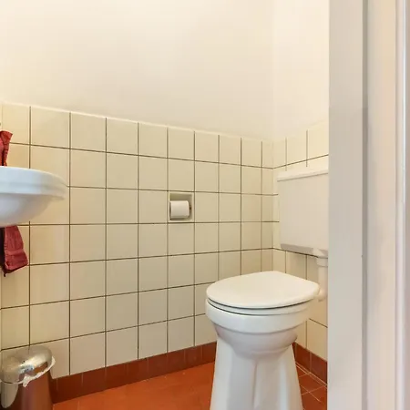 Holiday home Spacious Mansion In With Garden