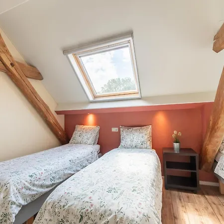 Spacious Mansion In With Garden