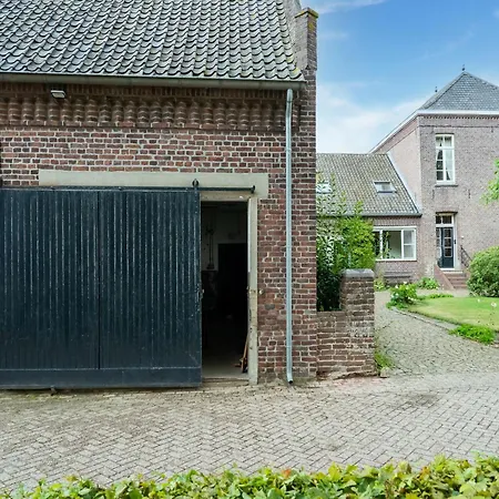 Spacious Mansion In With Garden Holiday home *