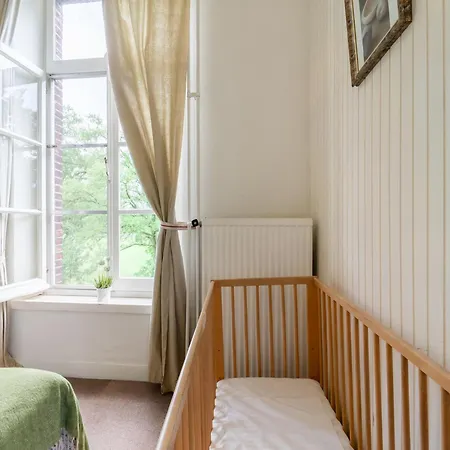 Spacious Mansion In With Garden Holiday home *