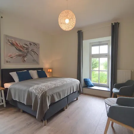 Holiday home Spacious Mansion In With Garden *