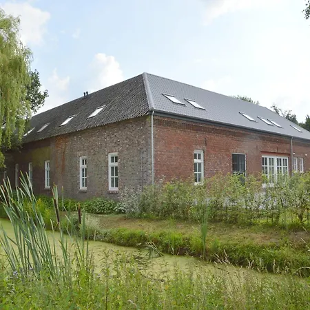 Holiday home Spacious Mansion In With Garden Swolgen