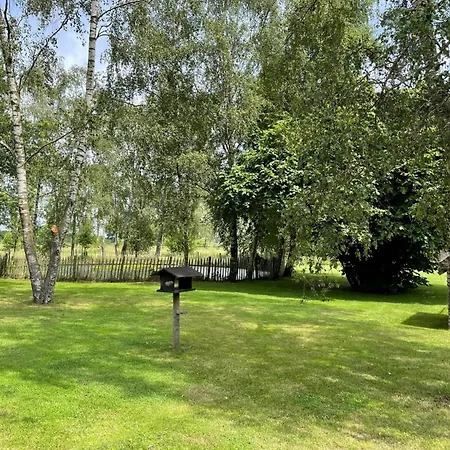 Spacious Mansion In With Garden *