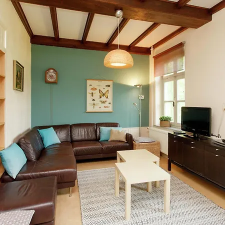 Spacious Mansion In With Garden