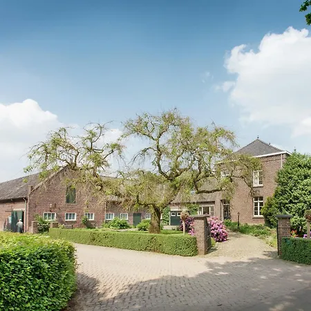 Spacious Mansion In With Garden Holiday home *