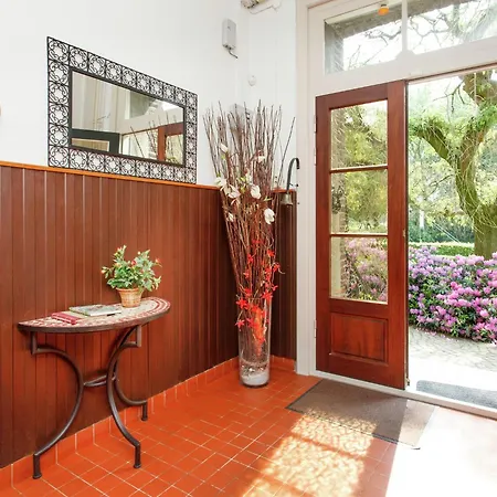 Spacious Mansion In With Garden Swolgen