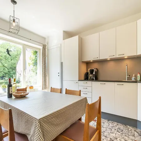 Holiday home Spacious Mansion In With Garden *