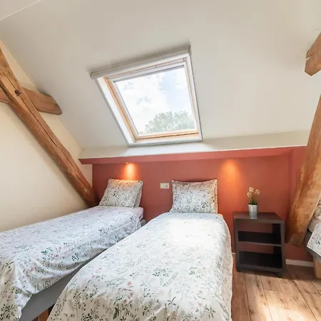 Holiday home Spacious Mansion In With Garden