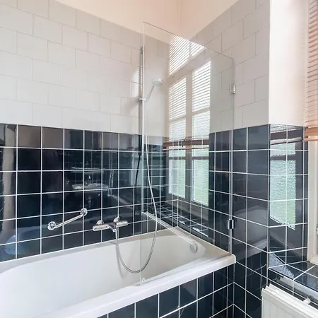 Spacious Mansion In With Garden * Swolgen