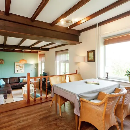 Spacious Mansion In With Garden