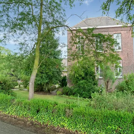 Spacious Mansion In With Garden Swolgen