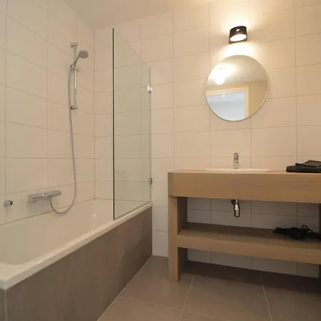 Holiday home Spacious Mansion In With Garden