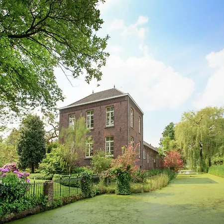 Holiday home Spacious Mansion In With Garden Swolgen