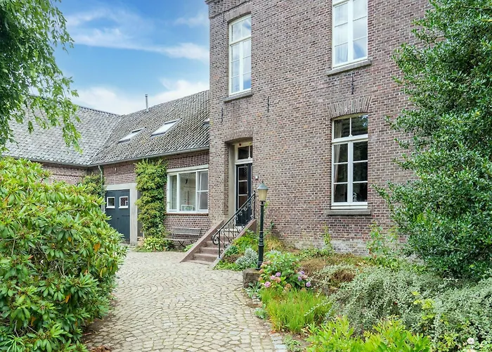 Holiday home Spacious Mansion In With Garden Swolgen