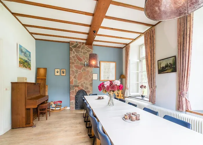 בית נופש Spacious Mansion In With Garden