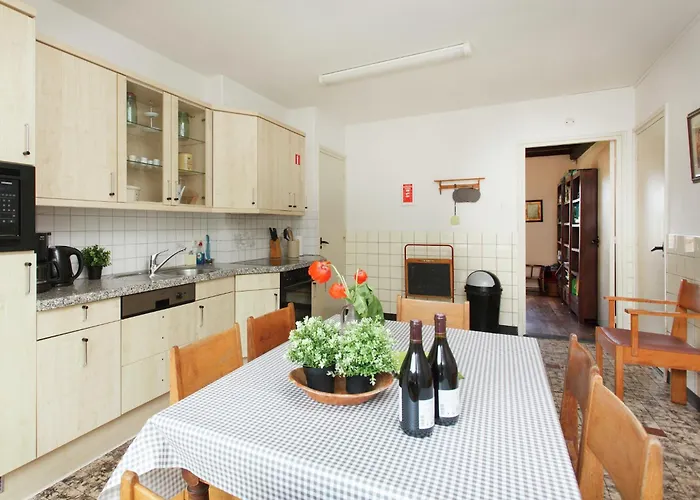 Holiday home Spacious Mansion In With Garden