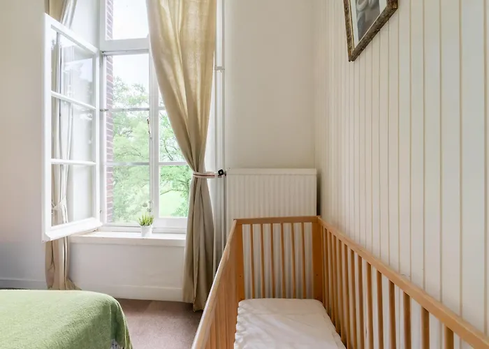 Spacious Mansion In With Garden Holiday home *