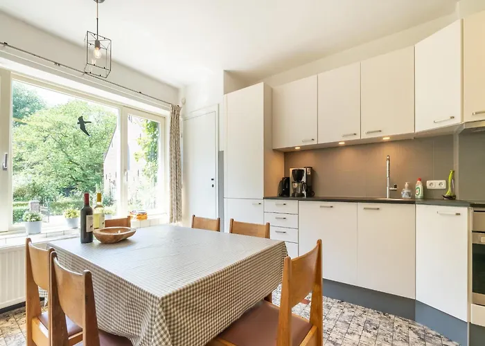 Holiday home Spacious Mansion In With Garden