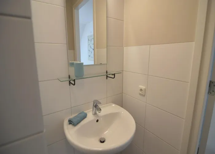 Spacious Mansion In With Garden בית נופש