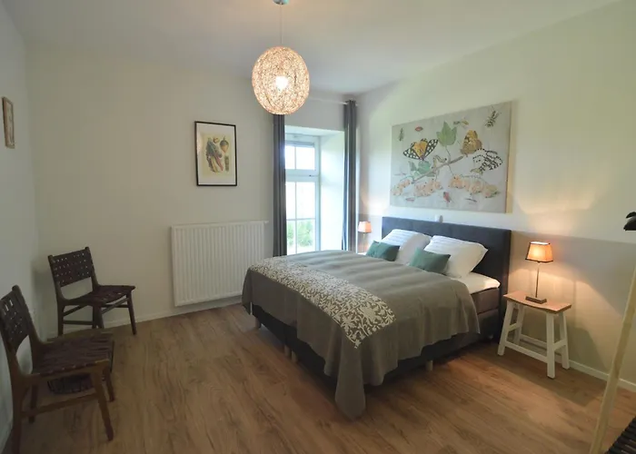 Spacious Mansion In With Garden בית נופש