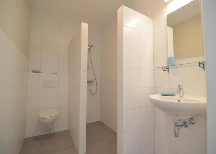 Spacious Mansion In With Garden בית נופש