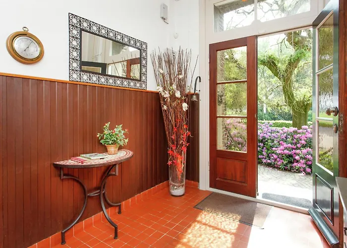 Spacious Mansion In With Garden Swolgen