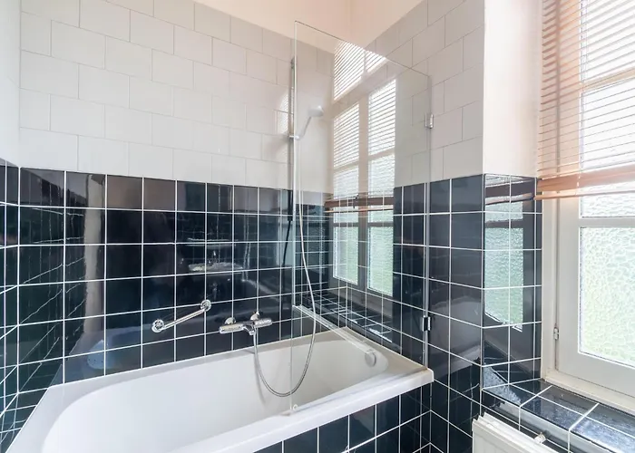 Spacious Mansion In With Garden Swolgen