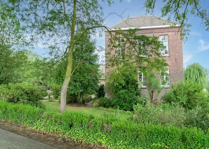 Spacious Mansion In With Garden Tatil Evi