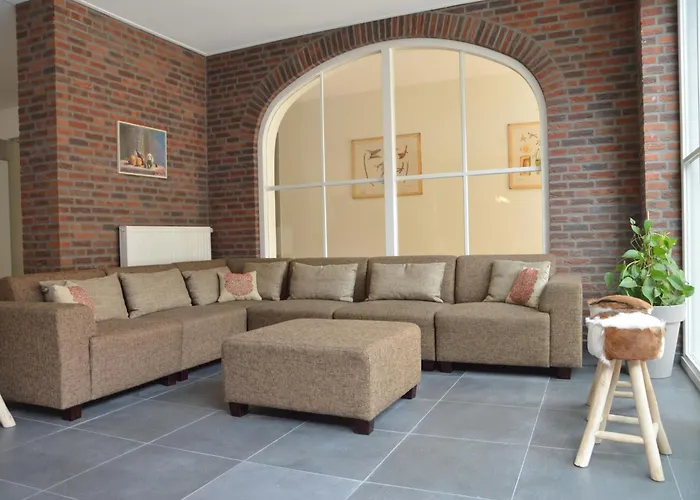 Spacious Mansion In With Garden Swolgen